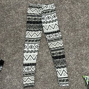 Women’s E & K leggings. Size large.
